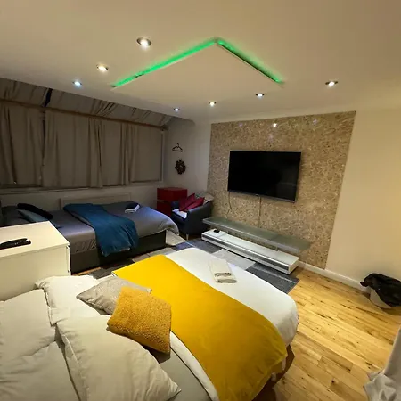 Cozy Rooms Near Central London-2