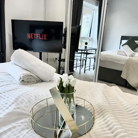 Kayz Lodge- Luxury Ensuite-Private & Shared Accommodation In A New House At The Olympic Village Overlooking Stratford Westfield And Tube Station-2