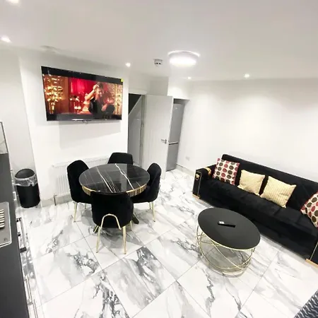 The Royal Boutique Kensington Lodge By London , Sleep 11-2