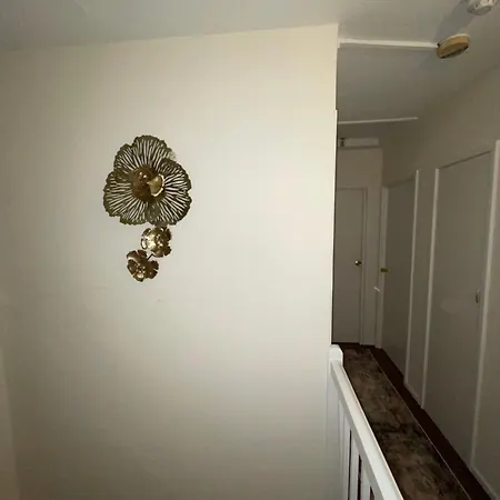 Family-Friendly Home In London-2