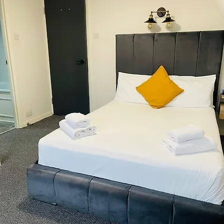 Woodford Hotel-2