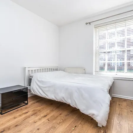 Shared Guest House In Hackney-2