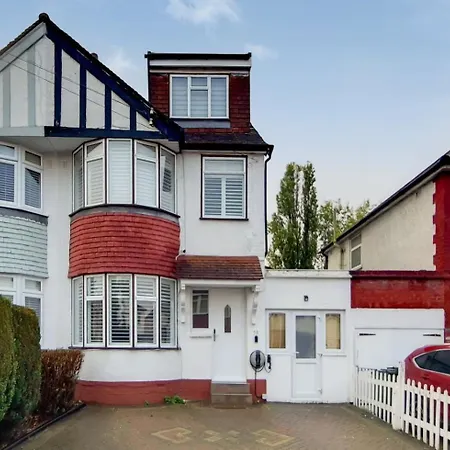 Eejs Charming London 6 Bedroom Home - With Large Garden-3
