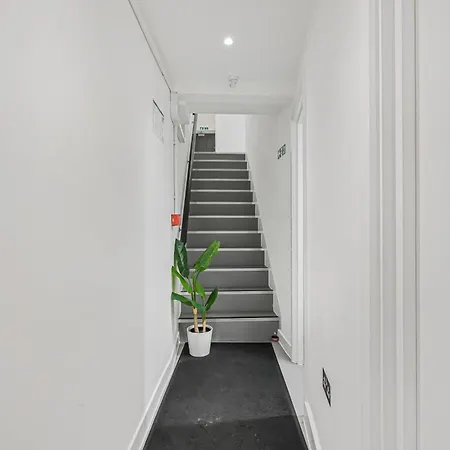 Marbel Aldgate-2