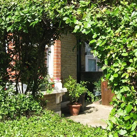 Grove Guest House-3
