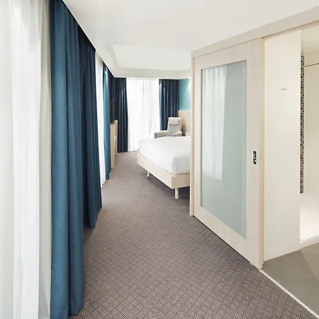 Hampton By Hilton London Excel-3