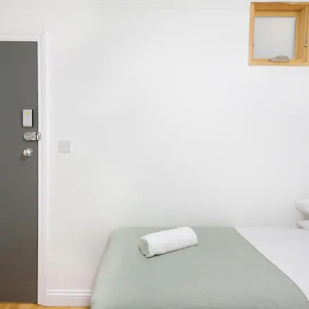 Eurostar Budget Rooms-3