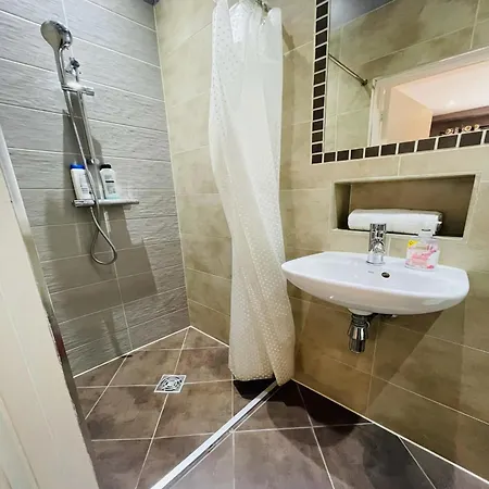 Eurostar Budget Rooms-3