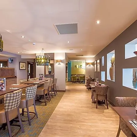 Premier Inn London Edmonton-2
