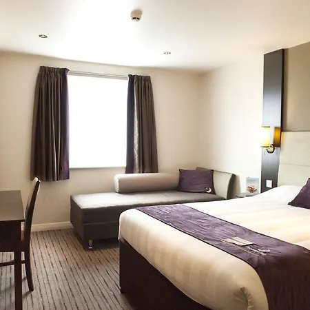 Premier Inn London Hendon - The Hyde-3