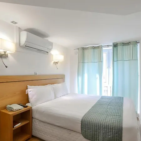 Ambassadors Hotel-3