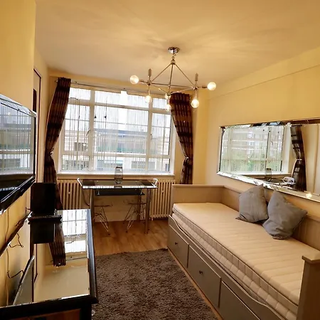 Nell Gwynn House Apartment-3