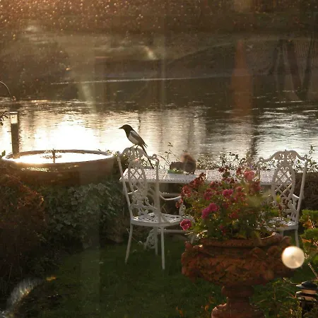 Chiswick Riviera With Free Parking-3