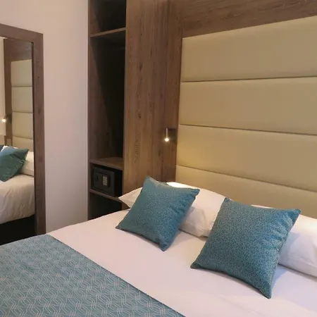 Glendale Hyde Park Hotel-2