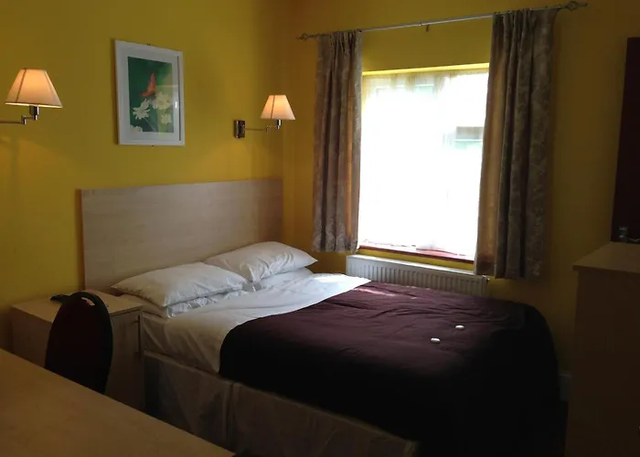 Acton Town Hotel London