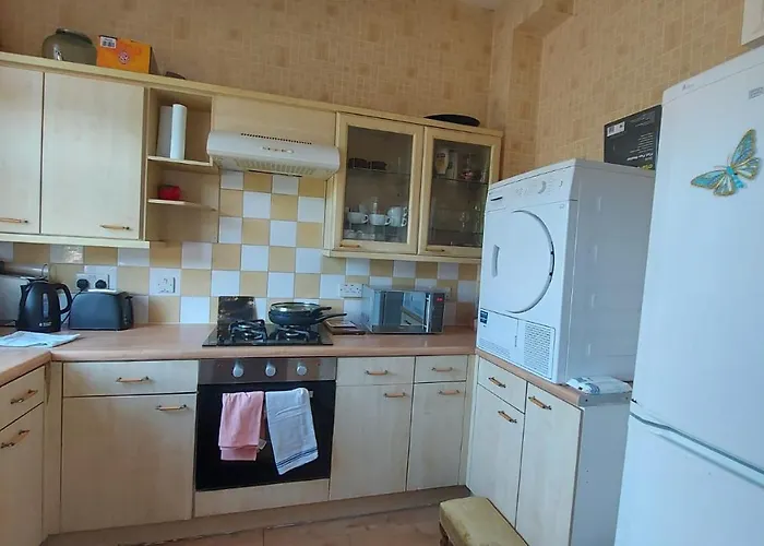 Extra Large One Bedroom Flat With Parking London