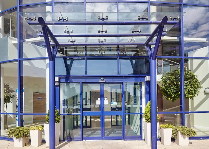 Cheap Hotels in LondonHoliday Inn Express - Newbury Park, An Ihg