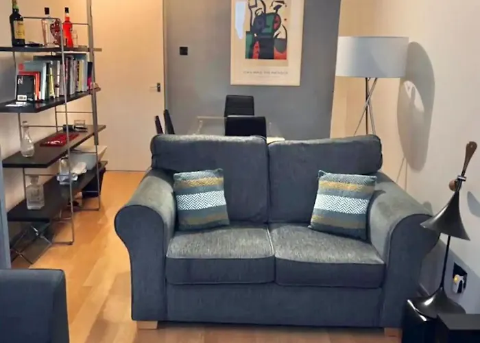 Entire 2 Bedroom House In Hackney London