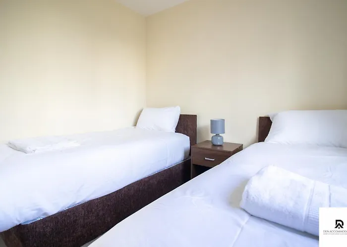 Newly Launched Two Bedroom House By Den Accommodation Short Lets & Serviced Accommodation With Garden London