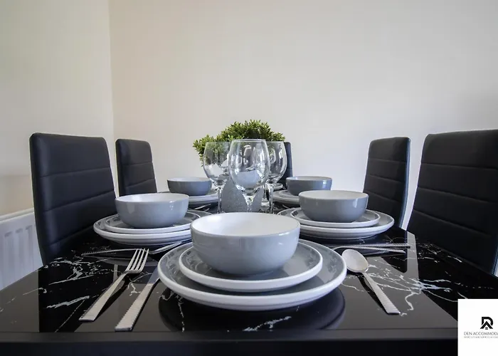 Newly Launched Two Bedroom House By Den Accommodation Short Lets & Serviced Accommodation With Garden London