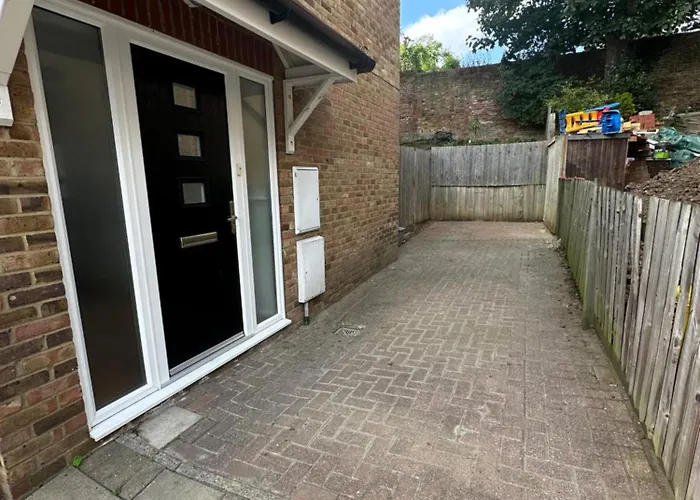 Windmill - Free Parking Villa London