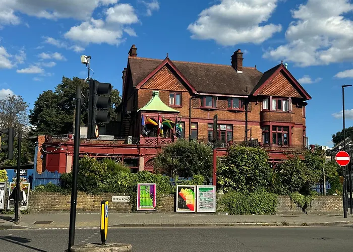 Cheap Hotels in LondonHootananny