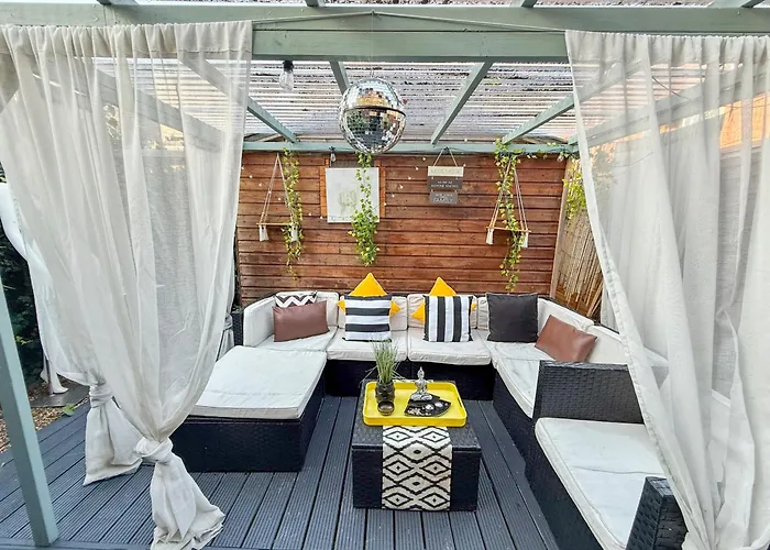 2Bed Garden House W/Hot Tub, Sauna & Cinema Room London