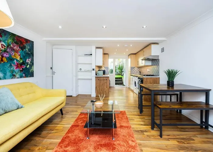 Modern Apartments - 5 Mins To Whitechapel Station London