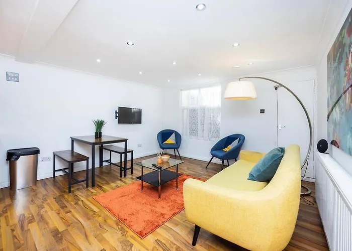 Modern Apartments - 5 Mins To Whitechapel Station London