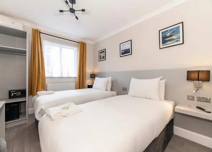 Marina Hotel London