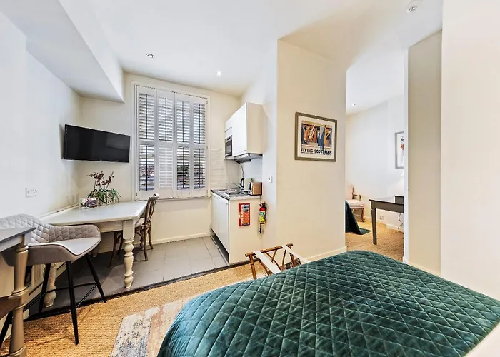 Vancouver Hotel & Studios London