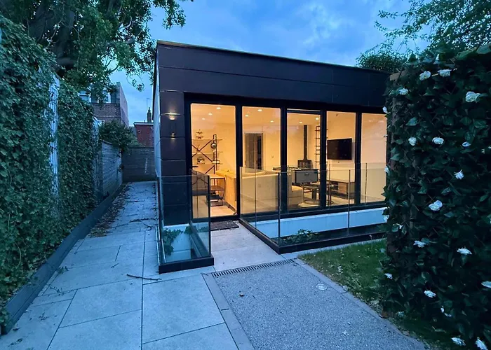 Chic 2 Bedroom Modern Cave House London