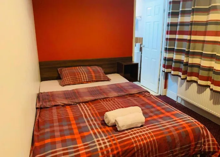 Golden Star Hotel London