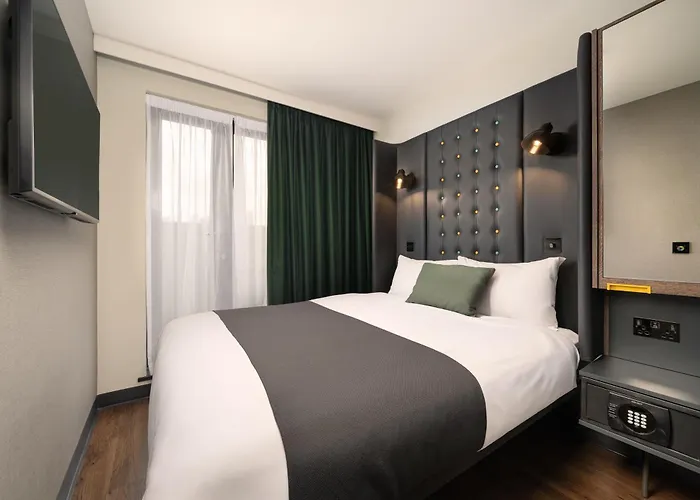 Cheap Hotels in LondonPoint A Westminster
