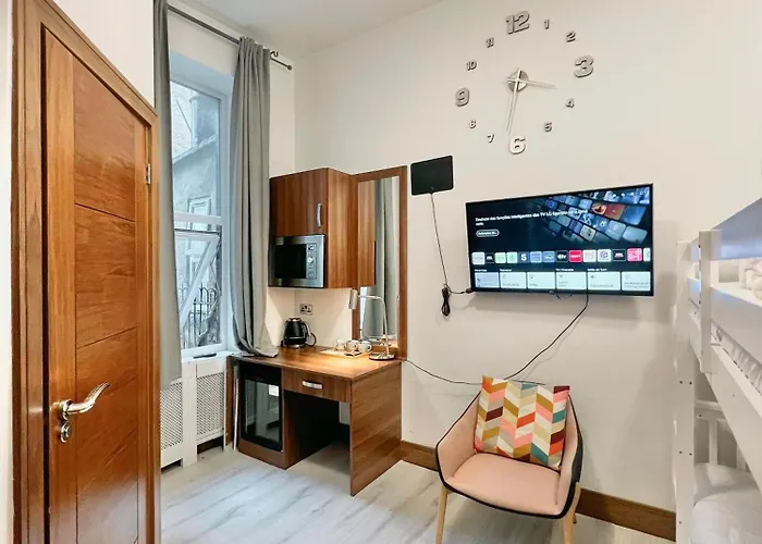 205 Earls Court Rooms London