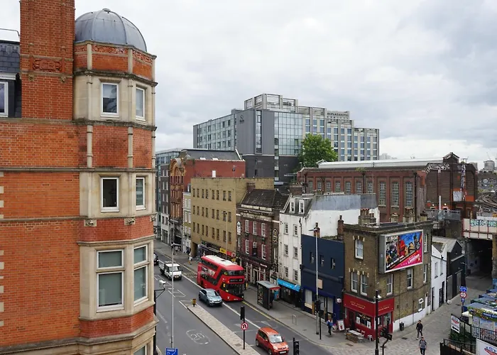 Cheap Hotels in LondonWalrus Bar And