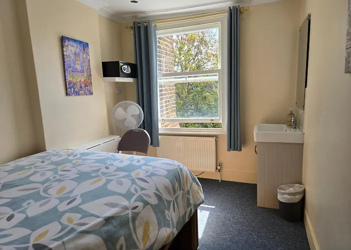 Cheap Hotels in LondonBarmy Badger Backpackers