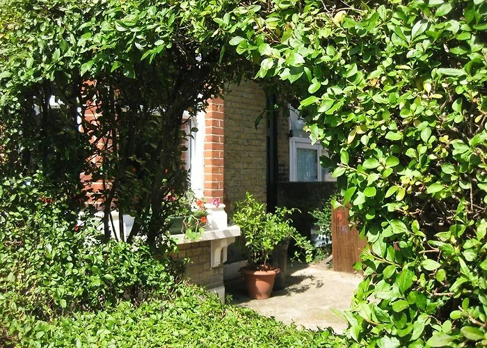 Grove Guest House London