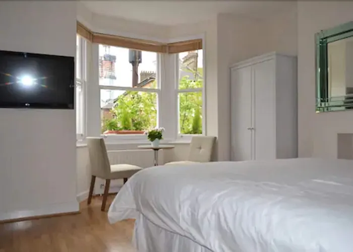 69Thegrove Bed & Breakfast London