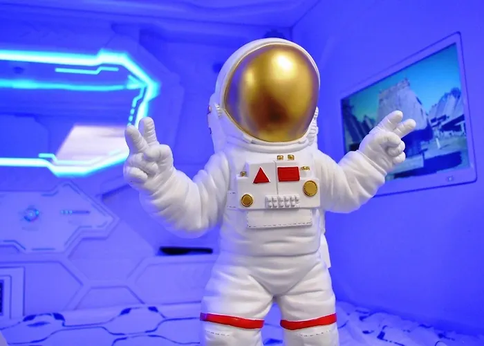 Cosmos Capsule Hub London Hotel