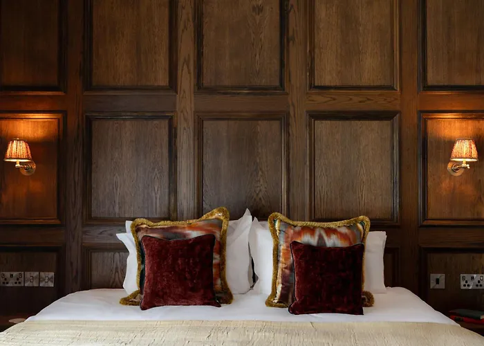 Rose And Crown Hotel London
