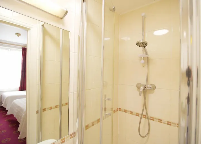 Balmoral House Hotel London