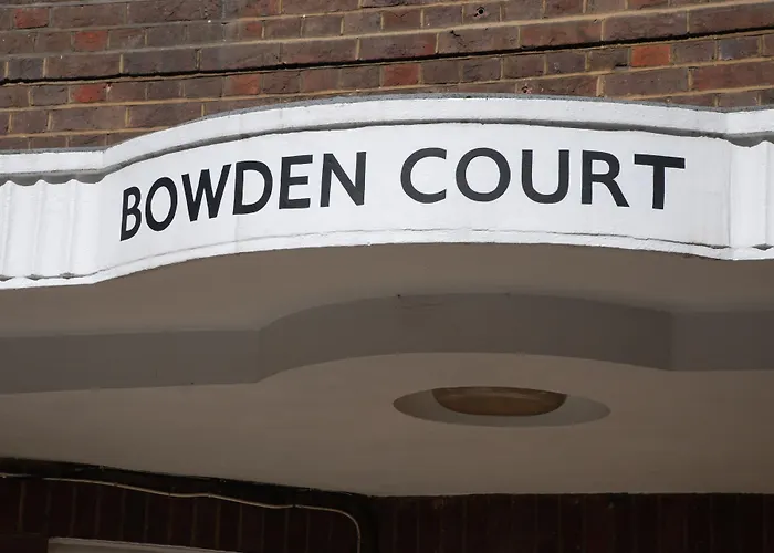 Bowden Court Hostel London