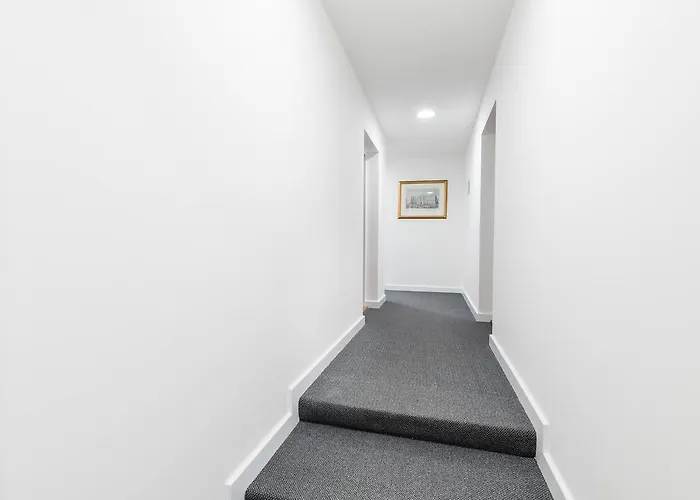 Greens End House London