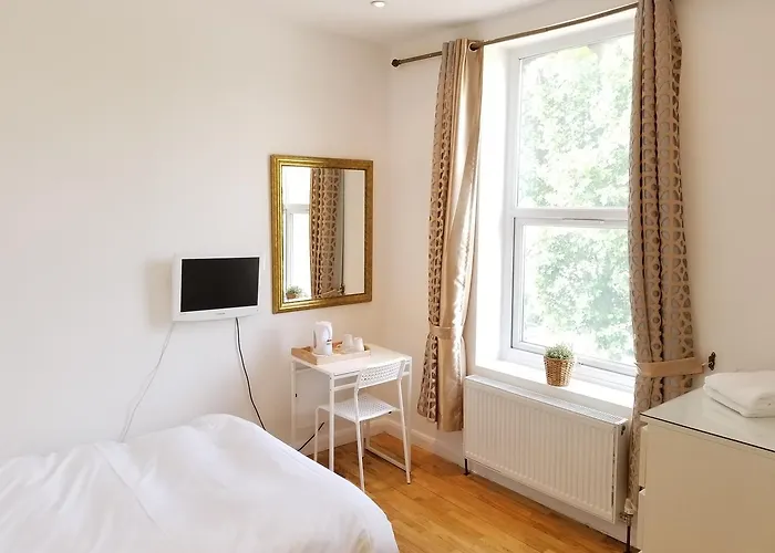 London Full House Hotel